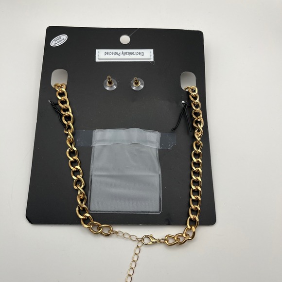 Aaliyah Baby Girl Gold Chain Necklace & Rhinestone Stud Earrings Set New - Picture 3 of 3